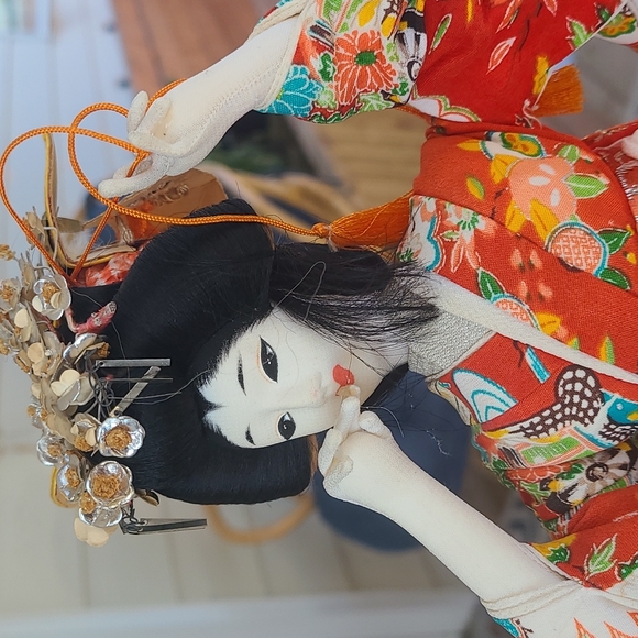 Tall vintage Geisha Figurine - Picture 11 of 11